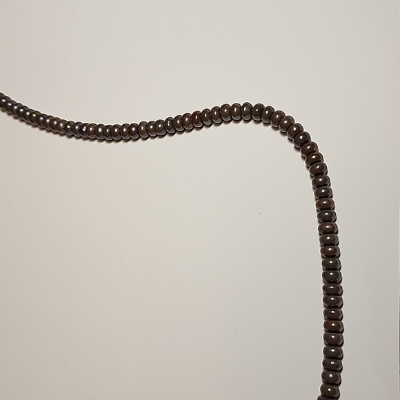 Vintage beaded grey iredescent necklace slightly heavy - Picture 3 of 3